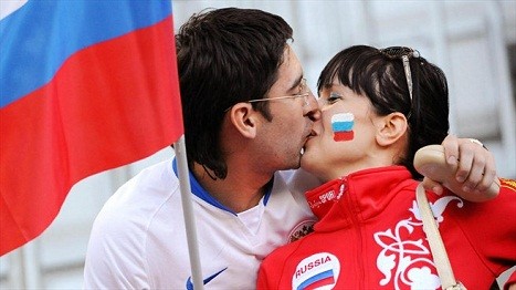 Tình yêu của hai CĐV Nga.